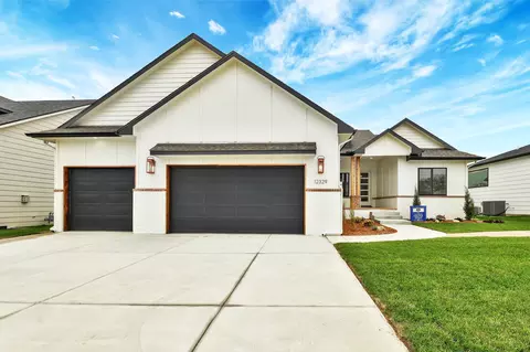 2513 N Bluestone St, Andover, KS 67002