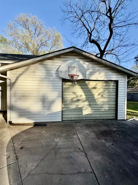 Exterior - 207 Miller Ave, Mulvane, KS 67110 photo 6 of 7