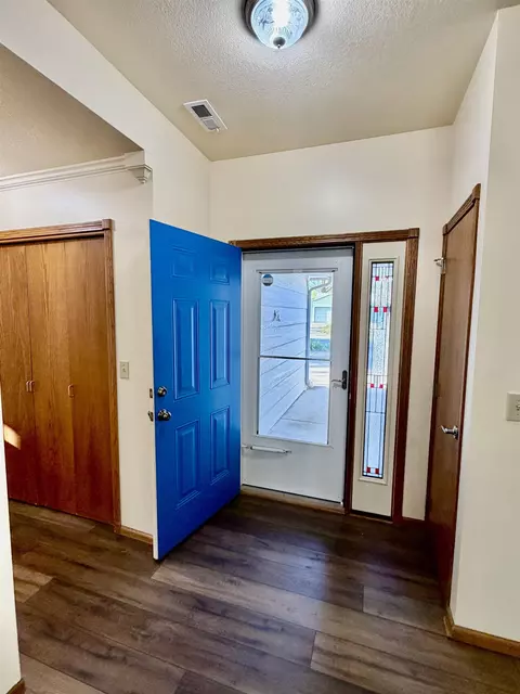 Entry Way - 207 Miller Ave, Mulvane, KS 67110 photo 1 of 3