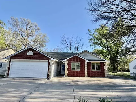 Exterior - 207 Miller Ave, Mulvane, KS 67110 photo 1 of 7