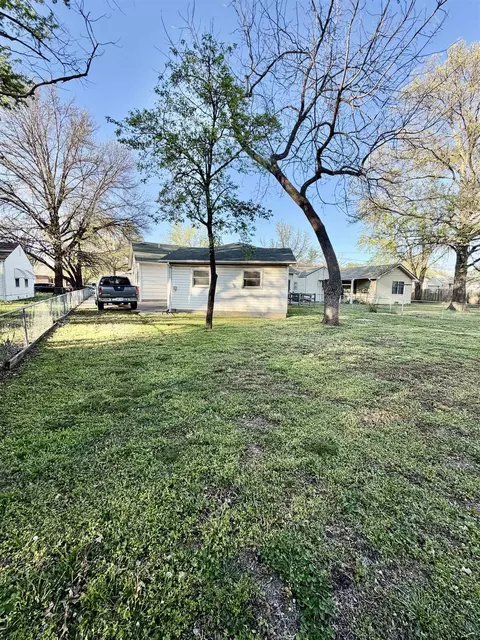 Exterior - 207 Miller Ave, Mulvane, KS 67110 photo 5 of 7