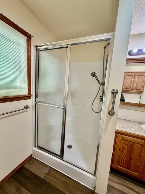 Bath - 207 Miller Ave, Mulvane, KS 67110 photo 3 of 6