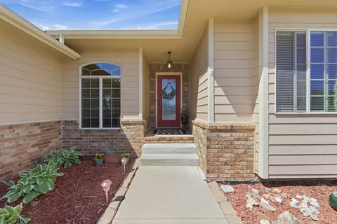 2013 E Quail Hollow St, Derby, KS 67037