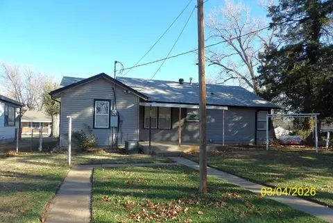 Exterior - 215 S Garfield Ave, Lyons, KS 67554 photo 2 of 2