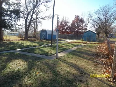 Exterior - 215 S Garfield Ave, Lyons, KS 67554 photo 1 of 2