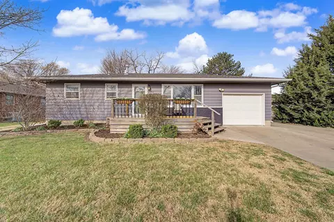 2082 Shalimar Dr, Salina, KS 67401