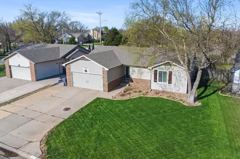 1007 N Pine Grove St, Wichita, KS 67212