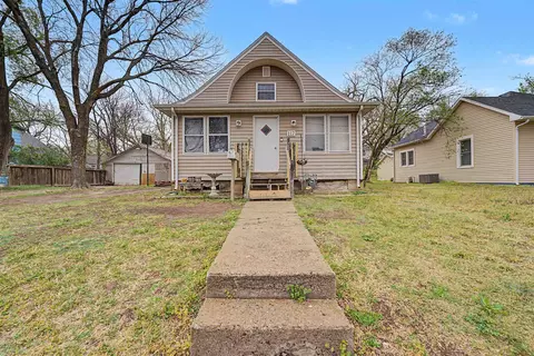 117 Cherry Ave, Minneapolis, KS 67467