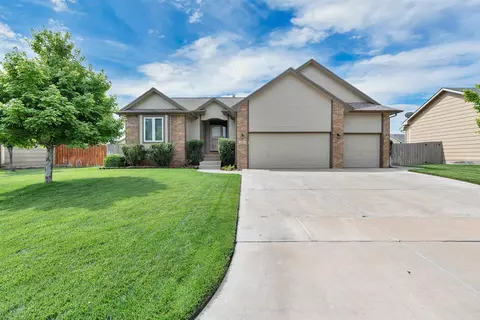 3225 S Bluelake Ct, Wichita, KS 67215