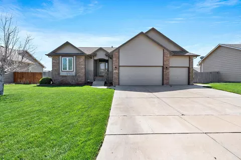 3225 S Bluelake Ct, Wichita, KS 67215