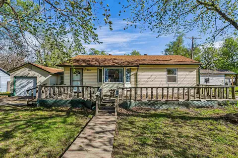 808 E North, Towanda, KS 67144