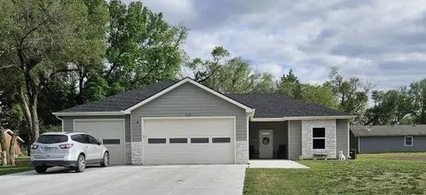 218 E 4th St, Solomon, KS 67480