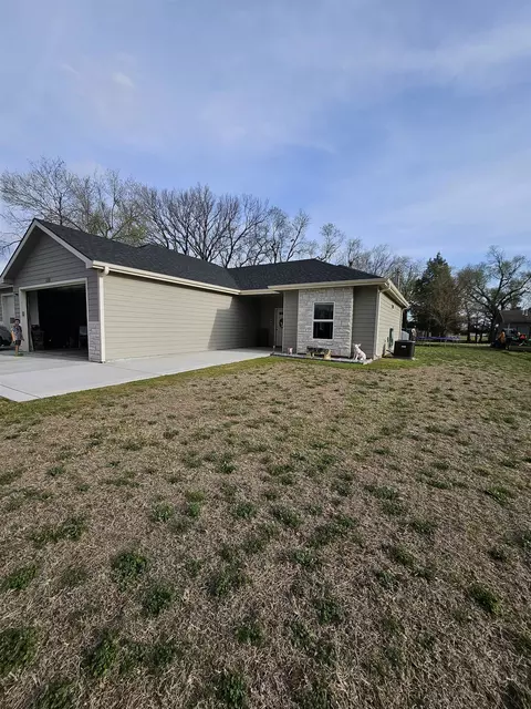 218 E 4th St, Solomon, KS 67480