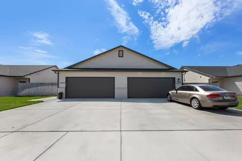 12105 W 12107 W Shadow Lakes St, Wichita, KS 67223