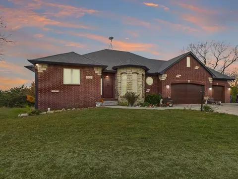 22015 W 101st St N, Mount Hope, KS 67108