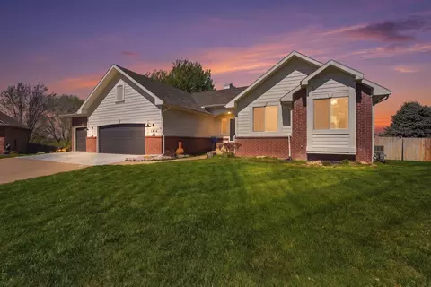 1414 Clubhouse Ct, Andover, KS 67002