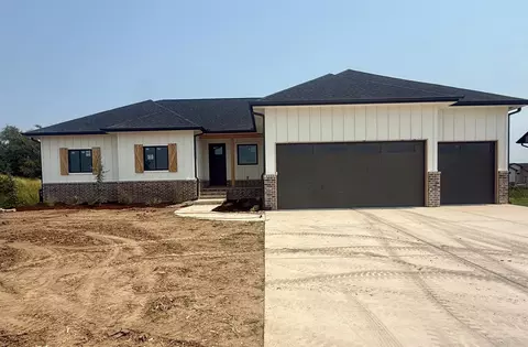 1007 S Brookside St, Goddard, KS 67052