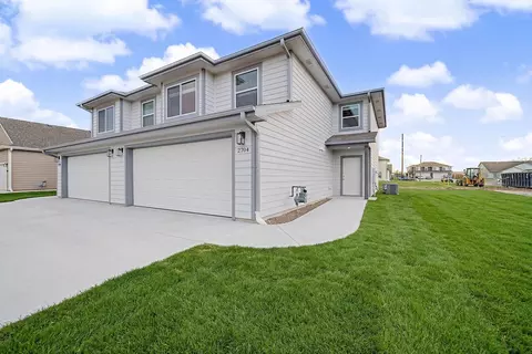 2704 Amelia Ln, Salina, KS 67401