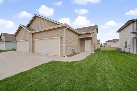2710 Amelia Ln, Salina, KS 67401