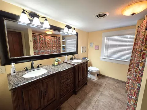 Bath - 821 E 14th, Winfield, KS 67156 photo 3 of 4