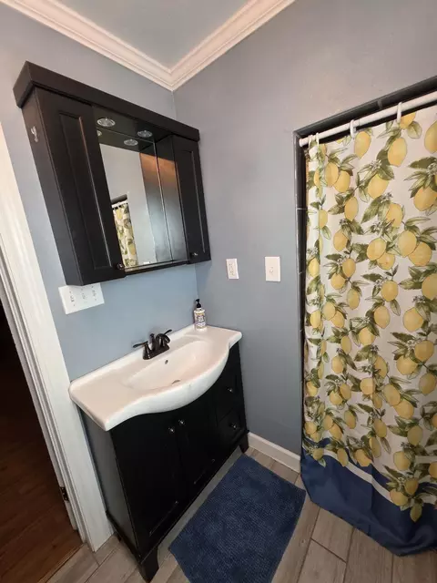 Bath - 821 E 14th, Winfield, KS 67156 photo 1 of 4