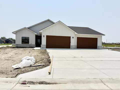 5431 N Toben Ct, Bel Aire, KS 67227