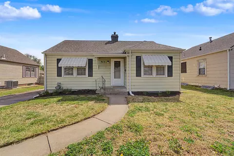 913 Custer St, Salina, KS 67401