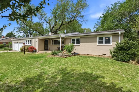 18 W Rolling Hills Dr, Wichita, KS 67212