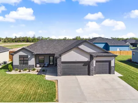 1153 Wet Stone Dr, Salina, KS 67401