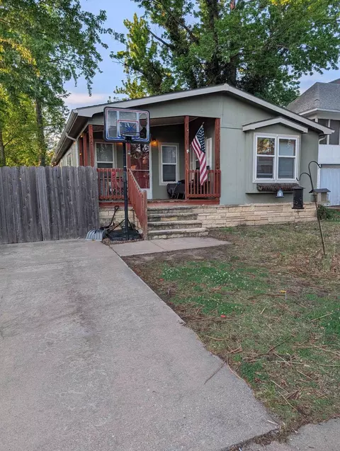 916 E 8th, Winfield, KS 67156