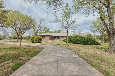 18600 N Willow Creek Dr, Goddard, KS 67052