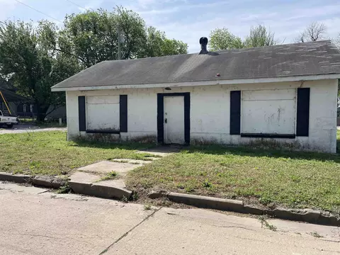 112 W South St, Wellington, KS 67152