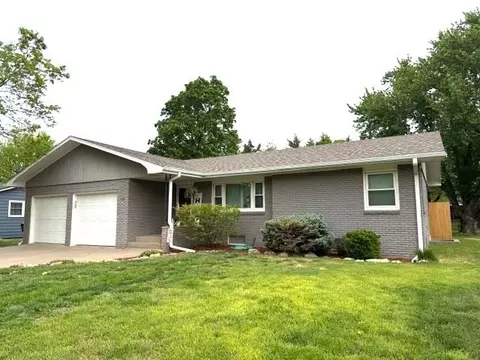 112 Willow Ln, Hesston, KS 67062