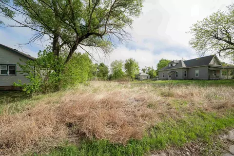 410 W Grant St, Walton, KS 67151