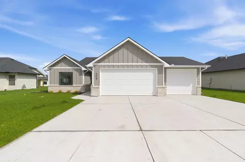 608 Elmwood St, Park City, KS 67147