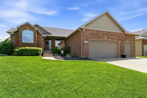8905 W Silver Hollow Ct, Wichita, KS 67205