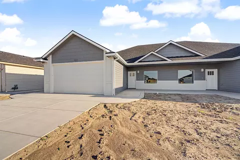 1202 Vista Sur Dr, Salina, KS 67401