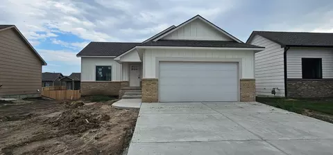 5067 N Toben Ct, Bel Aire, KS 67226