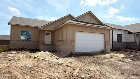 5067 N Toben Ct, Bel Aire, KS 67226