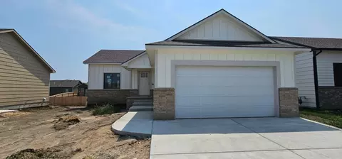 5067 N Toben Ct, Bel Aire, KS 67226