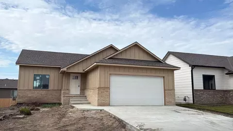 5067 N Toben Ct, Bel Aire, KS 67226