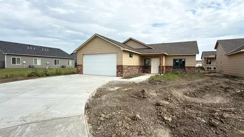 5079 N Toben Dr, Bel Aire, KS 67226