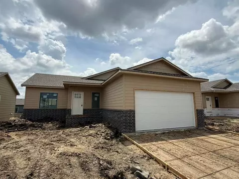 5043 N Toben Dr, Bel Aire, KS 67226