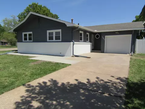 2605 Robin Rd, Salina, KS 67401