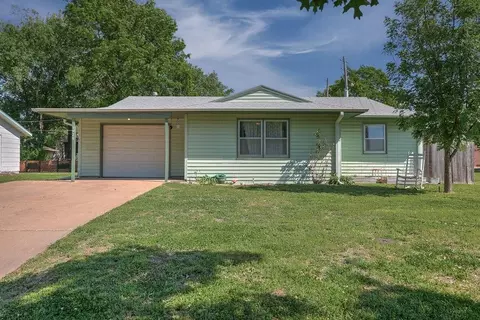 1926 E 15th Ave, Winfield, KS 67156