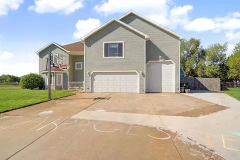 1112 Republic Cir, Salina, KS 67401