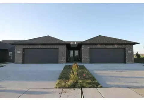 16215-16217 W Ike Ct, Goddard, KS 67052