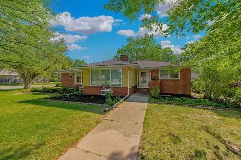 104 S Parkwood Ln, Wichita, KS 67218