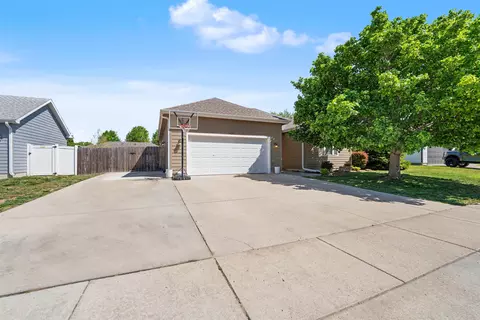 639 Rittgers Ln, Salina, KS 67401