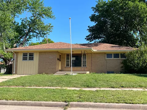 8102 E Indianapolis St, Wichita, KS 67207